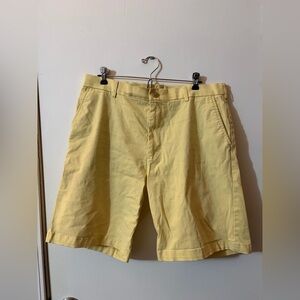 Izod Men's 34 Yellow Dress Shorts